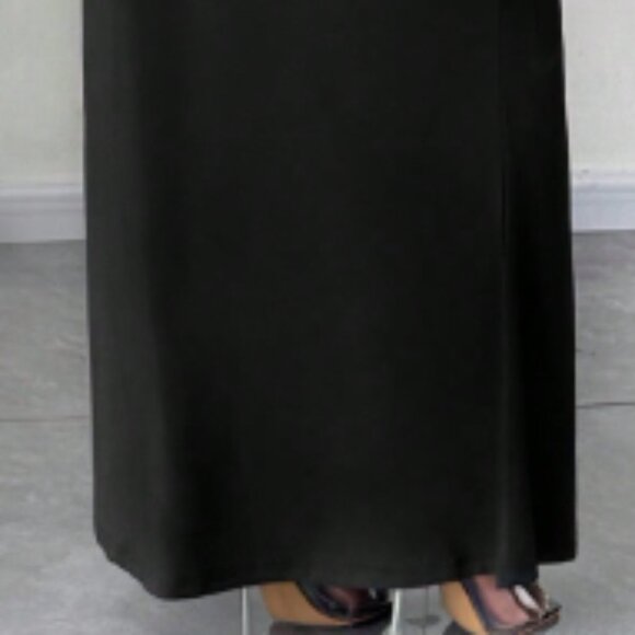 Plus Size Sleeveless Tight-Fitting Floral Hollow-Out Halter Dress - Picture 6 of 9